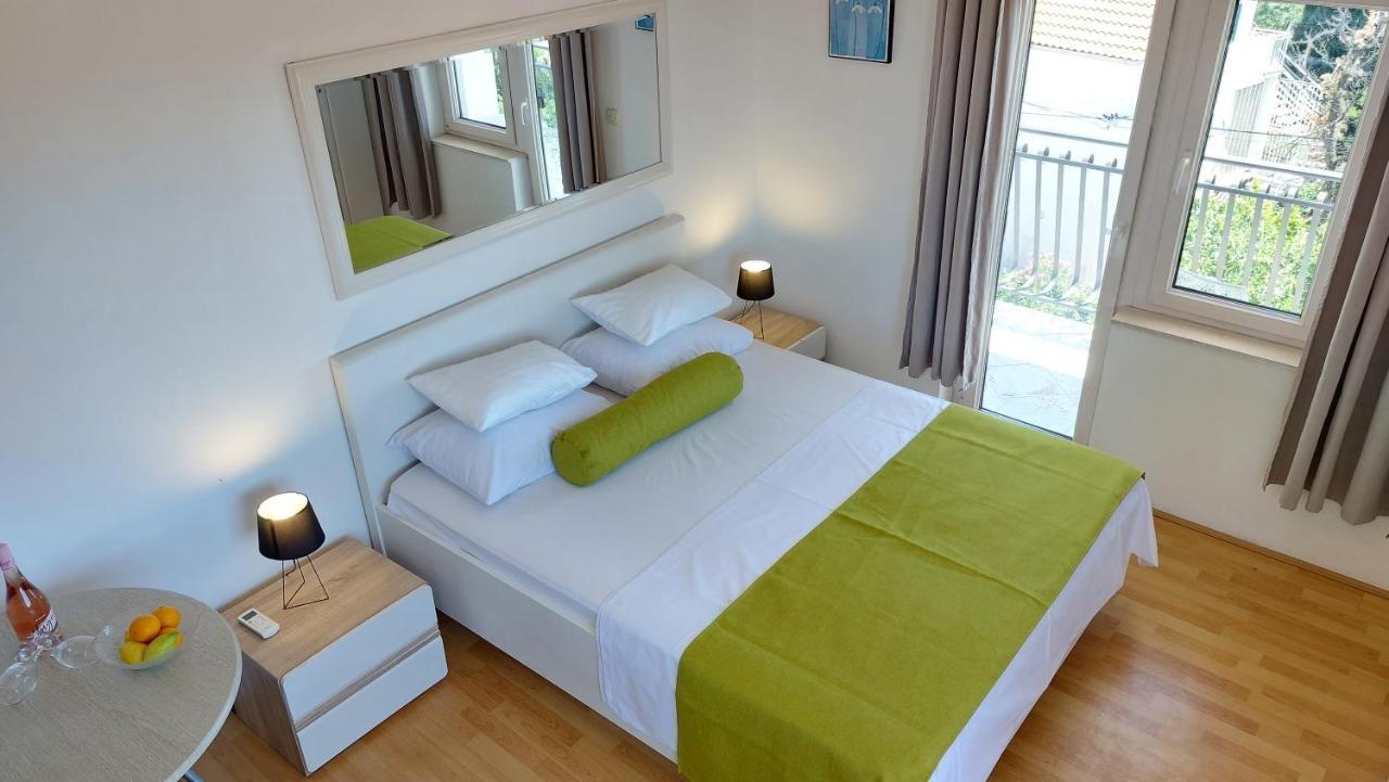 Sea Side Apartments Водице Екстериор снимка