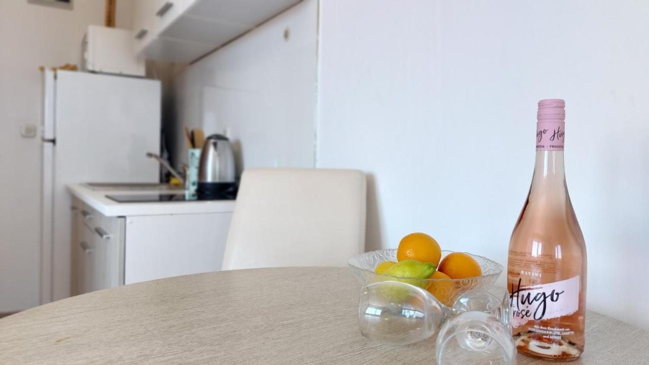 Sea Side Apartments Водице Екстериор снимка