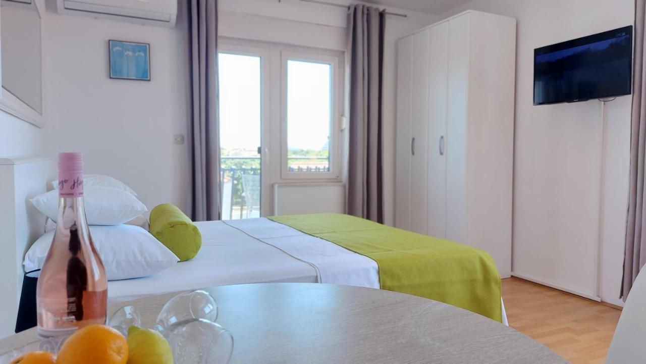 Sea Side Apartments Водице Екстериор снимка