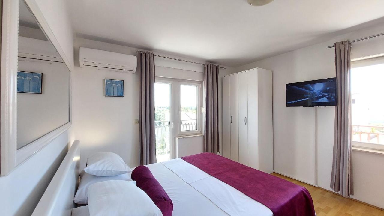 Sea Side Apartments Водице Екстериор снимка