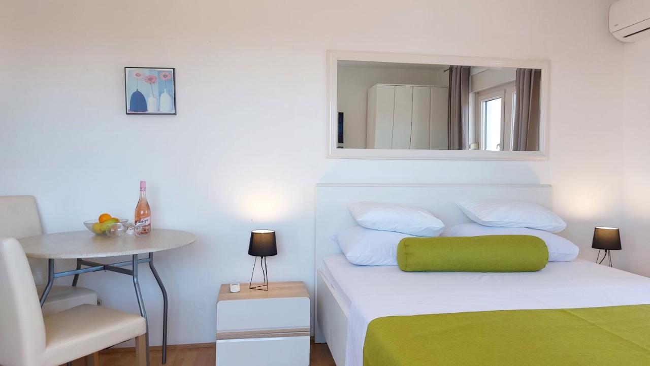 Sea Side Apartments Водице Екстериор снимка
