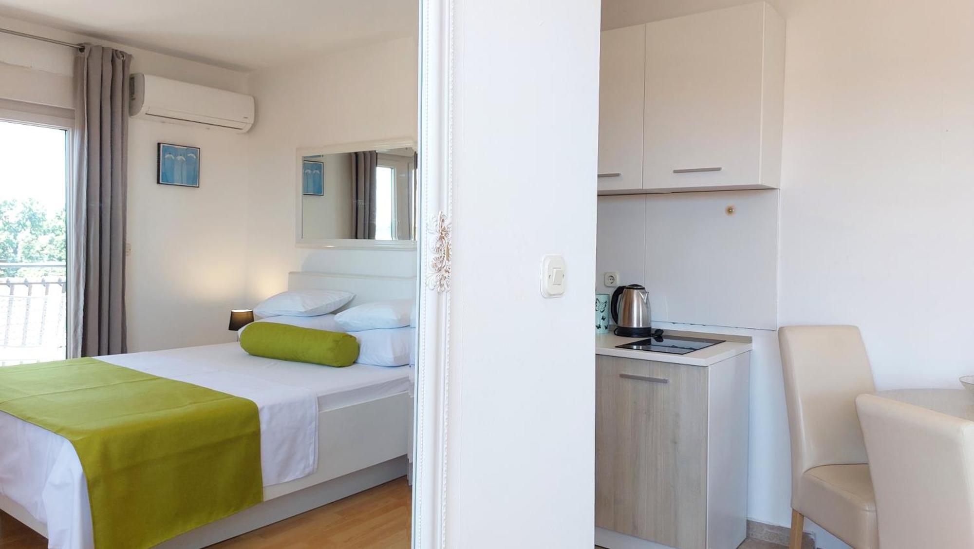 Sea Side Apartments Водице Екстериор снимка