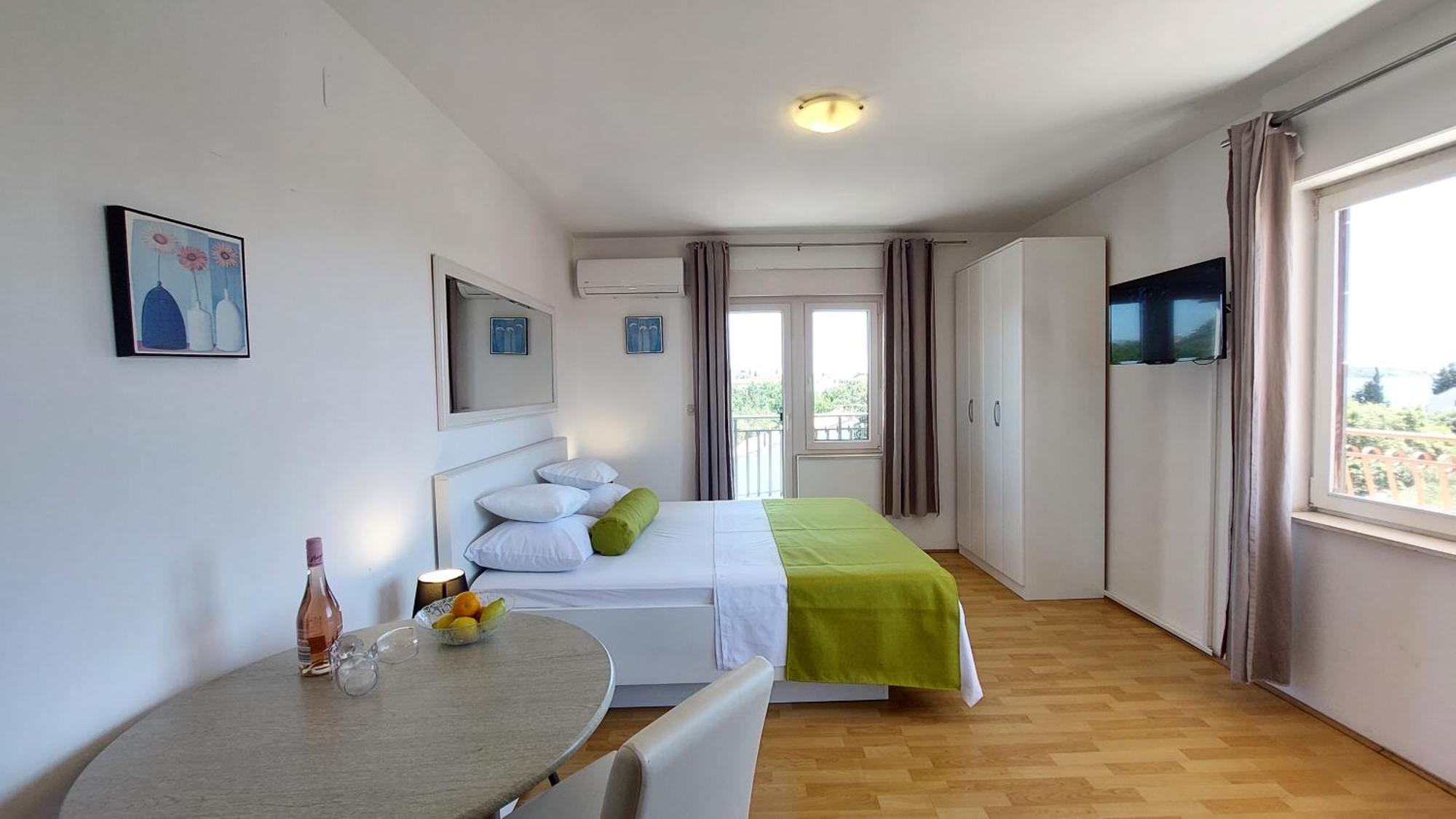 Sea Side Apartments Водице Екстериор снимка