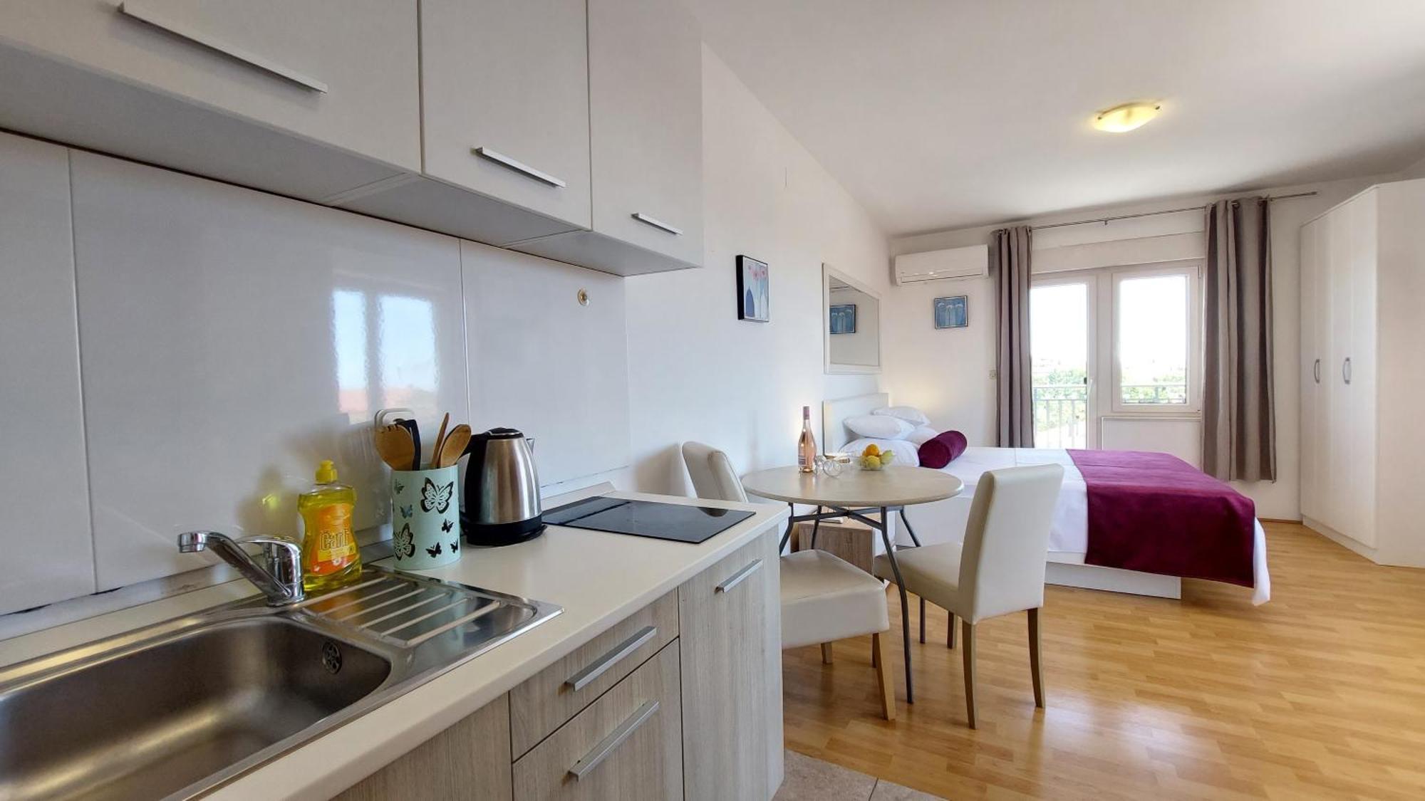 Sea Side Apartments Водице Екстериор снимка