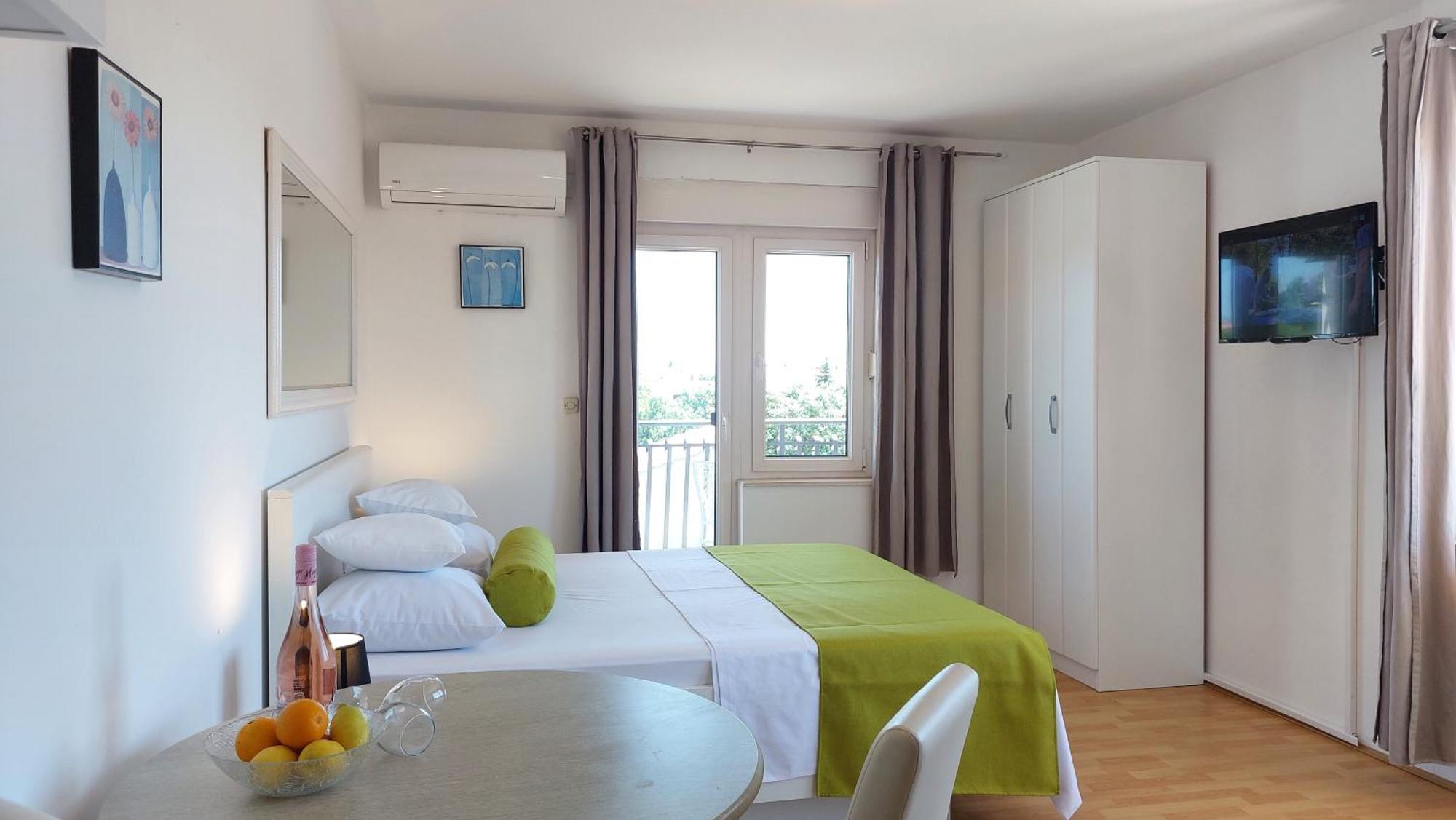 Sea Side Apartments Водице Екстериор снимка
