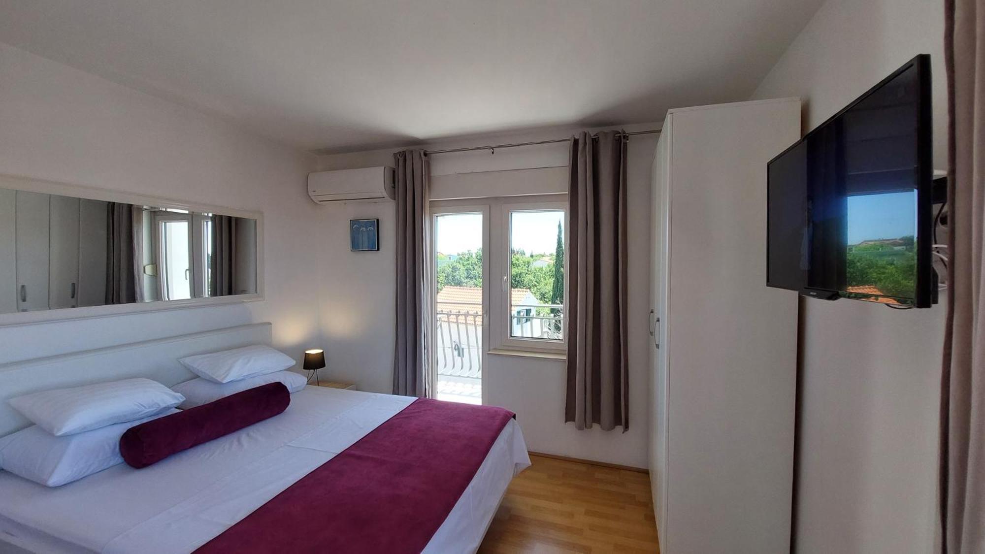 Sea Side Apartments Водице Екстериор снимка