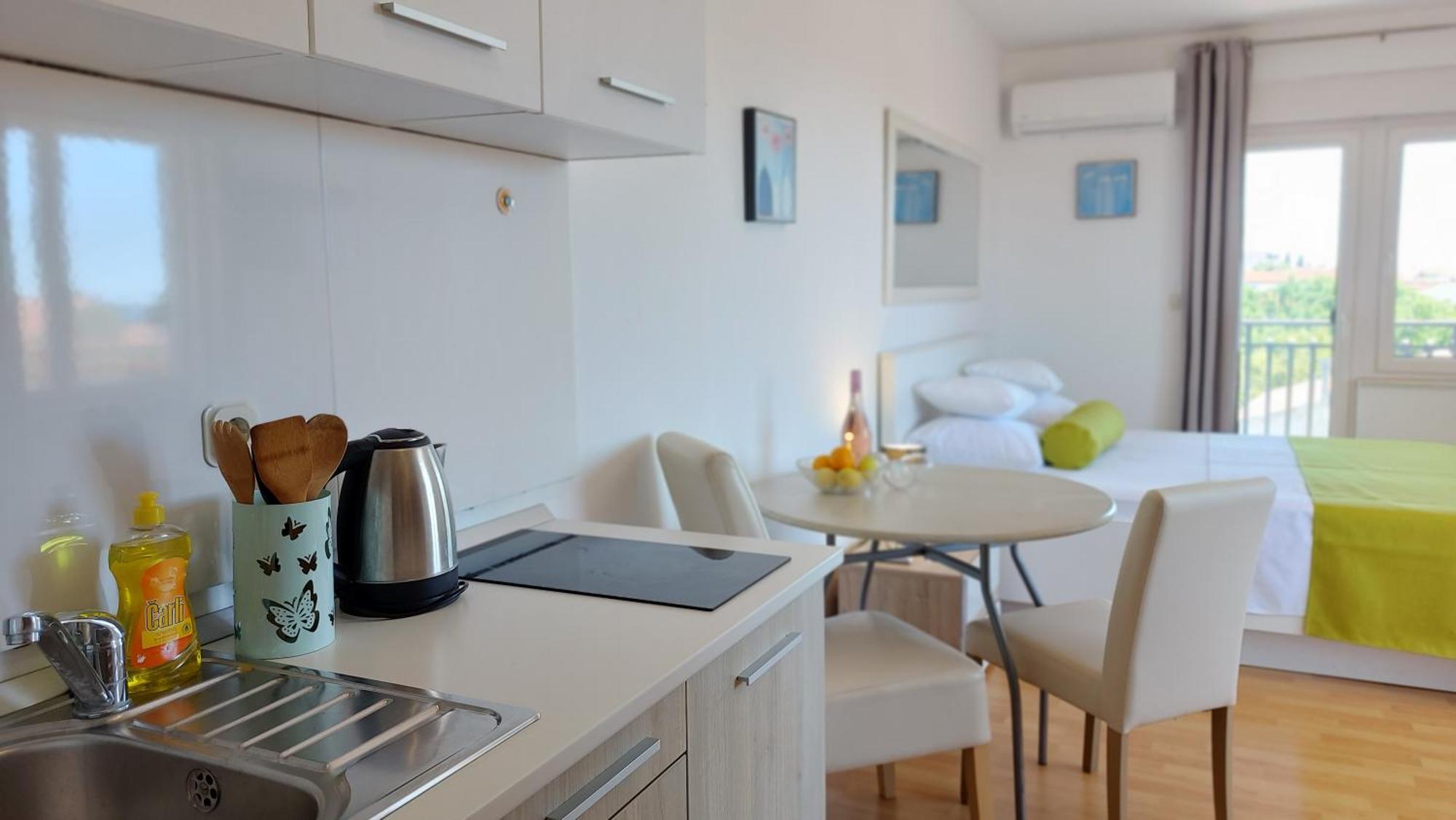 Sea Side Apartments Водице Екстериор снимка