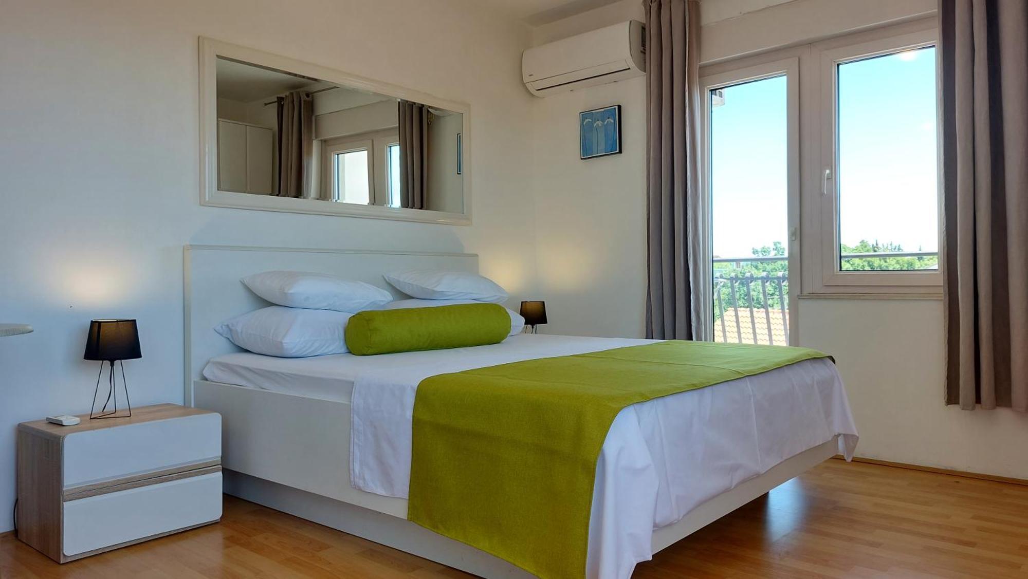 Sea Side Apartments Водице Екстериор снимка
